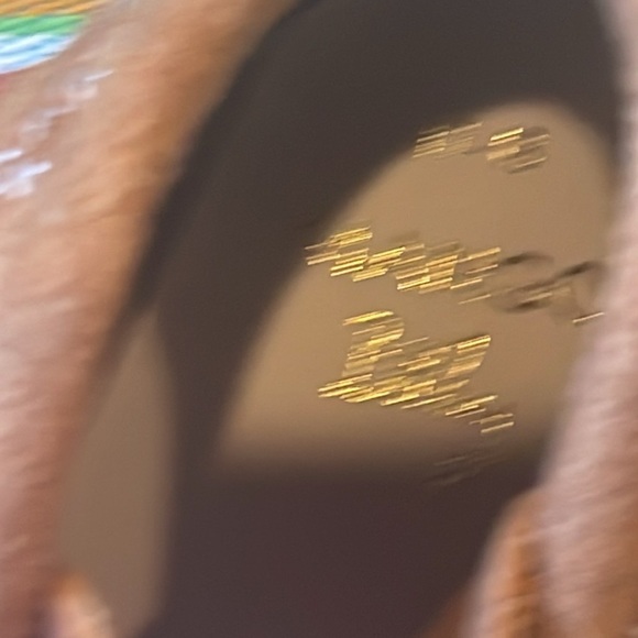 Mango baby Fringed leather boots

Rounded toe. Decorative fringing. - Picture 6 of 7